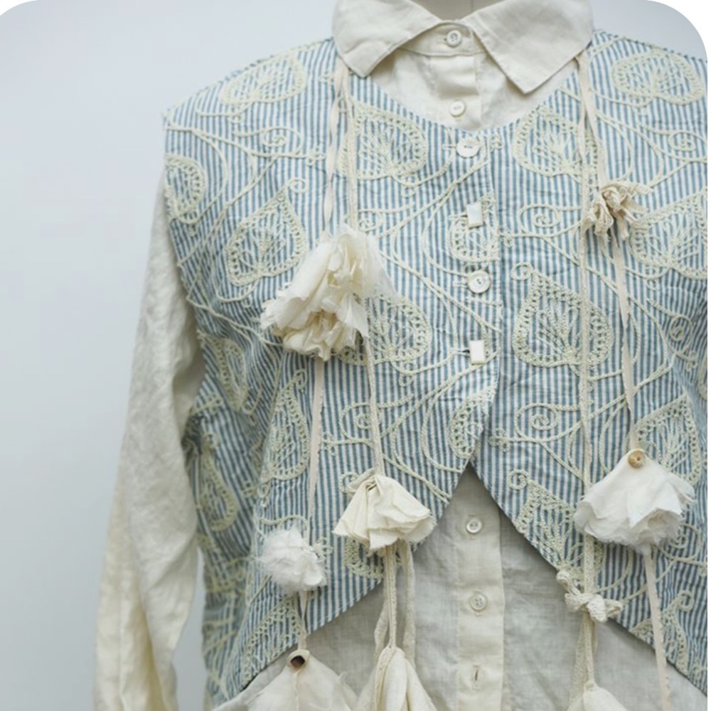 Krista Larson Cropped cream Leaf Vest with Button Front